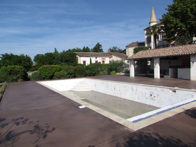 Terrasse de piscine proche de Toulouse 